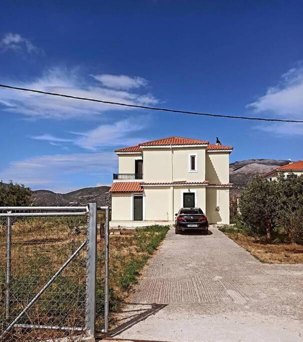 Villa Rania: Ευάερη Βίλα Με Θέα Τη Θάλασσα Lixouri Buitenkant foto